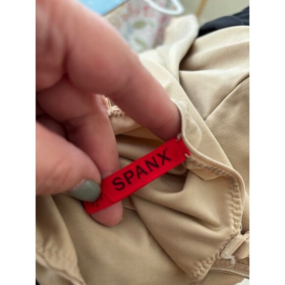 Spanx Simplicity Shapewear Tank Nude Beige Medium Adjustable Straps Nylon Blend - Picture 7 of 12